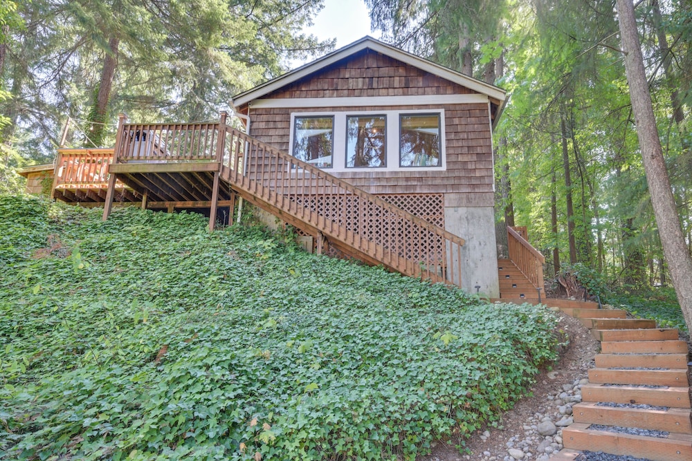 Waterfront Gem on Lake Saint Clair w/ Private Deck