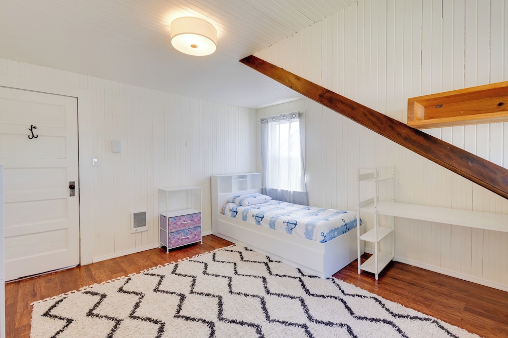 Walk to Shore: Rockaway Beach Retreat w/ Hot Tub!