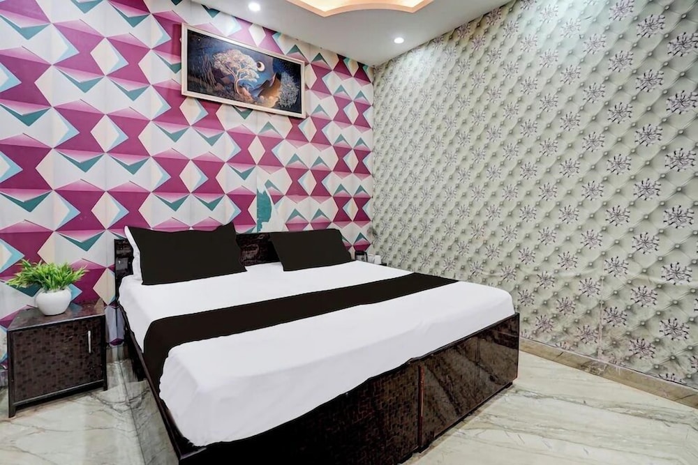 Starx Signature Plaza Near Karkardooma Metro Station