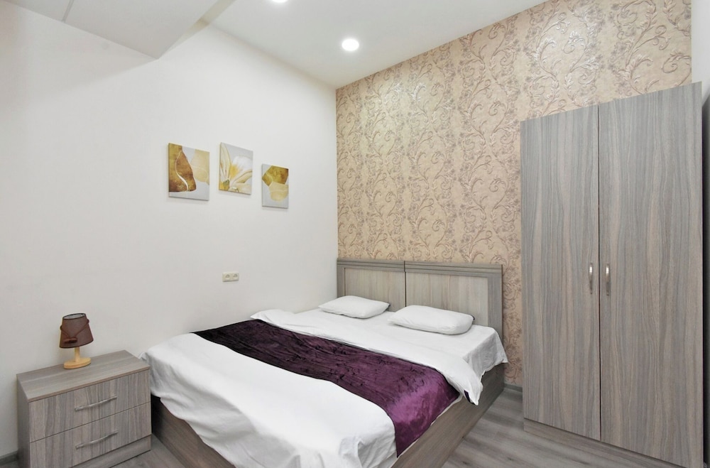 2 bedroom apartment on Teryan street