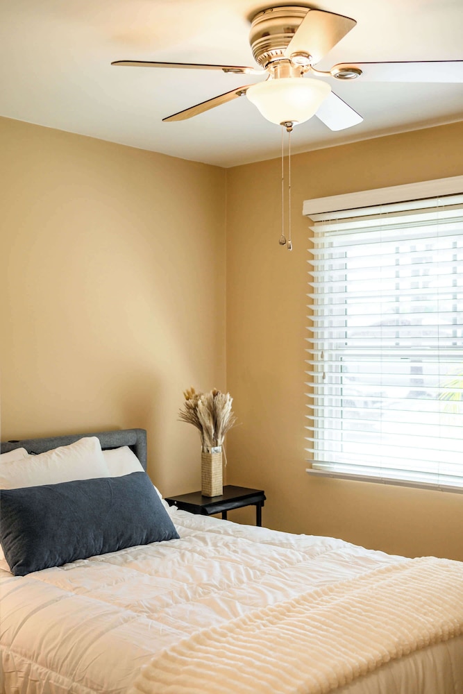 Cozy Getaway Bright, Clean & Fully Equipped