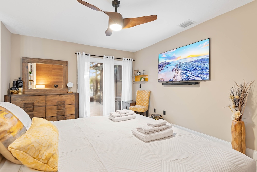 Canal Front Oasis With Pool in Palm Coast