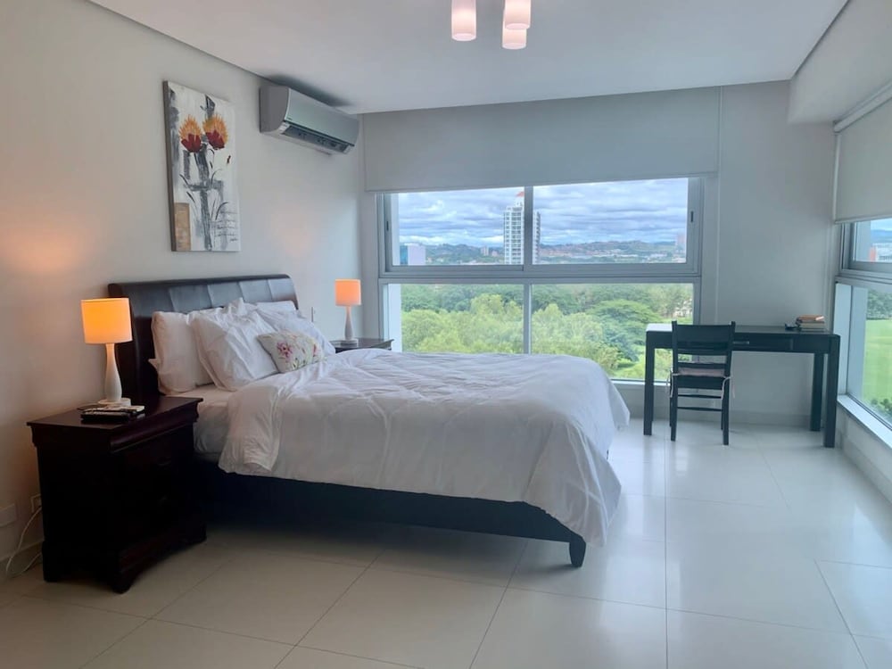 Blue Home I Spacious 1 Bed With Park View Parkside