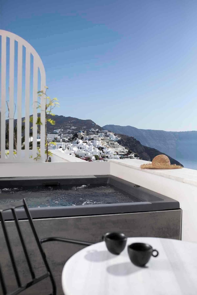 ArmonOia Suites