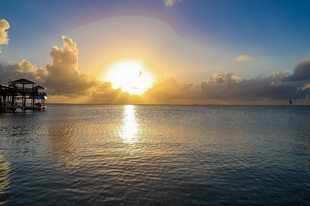 Great bay Views and a Pool in Isla Del Sol view 5