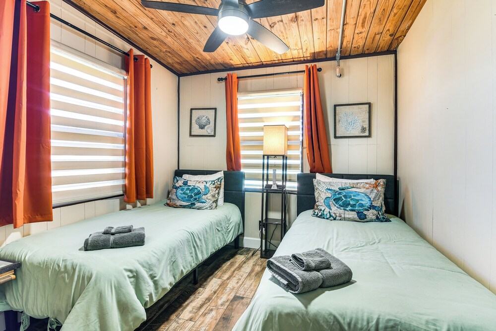 Private Pool, Deck & Patio: Galveston Oasis!