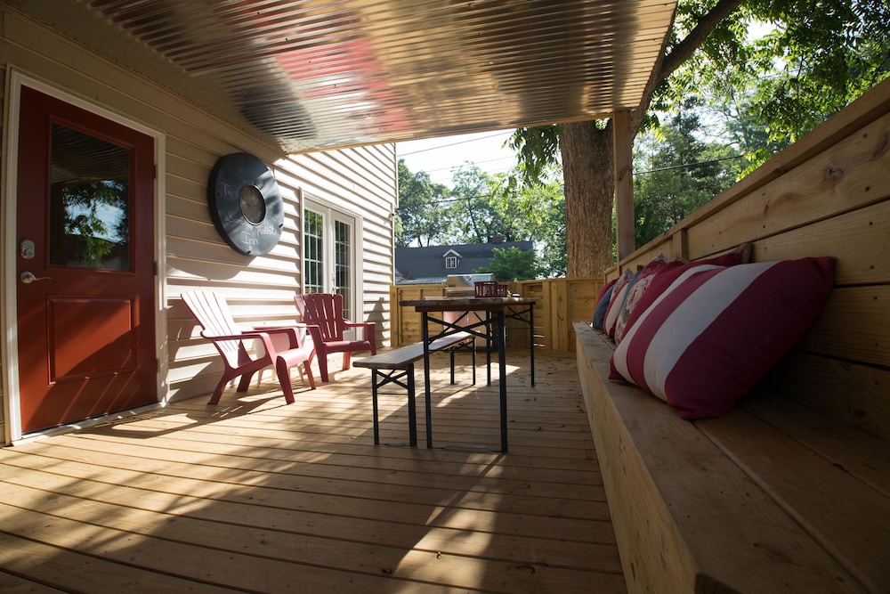 Swamp Rabbit Inn