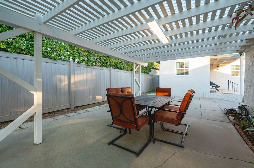 Cozy Pasadena Home Steps From Rose Bowl w Parking