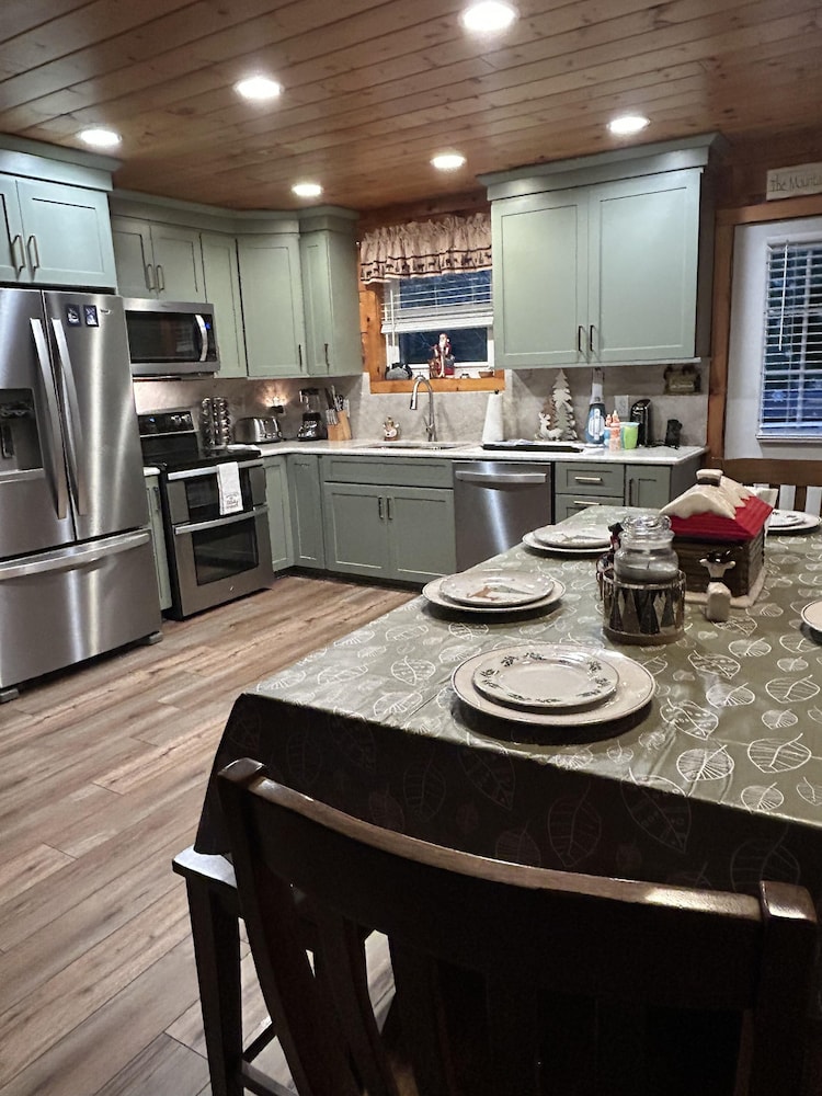 Riverside Retreat 4 Bedroom Cabin