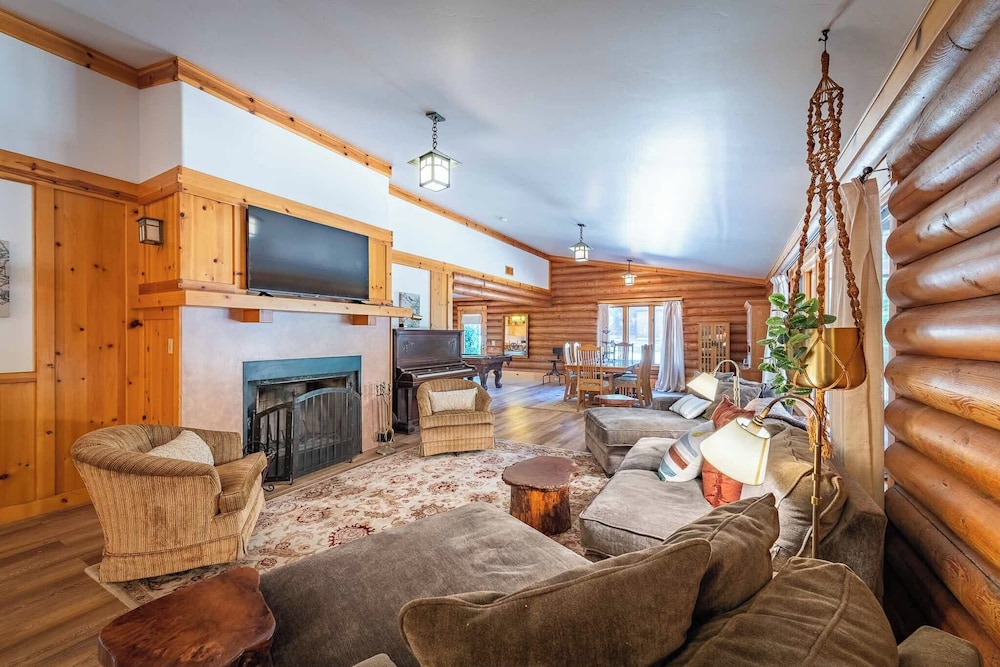 Oakwood Lodge
