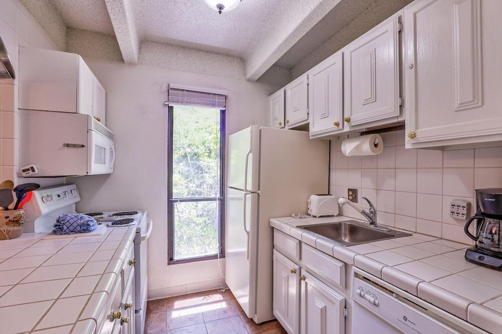 Ten Mile Island 119c 2 Bedroom Condo by RedAwning