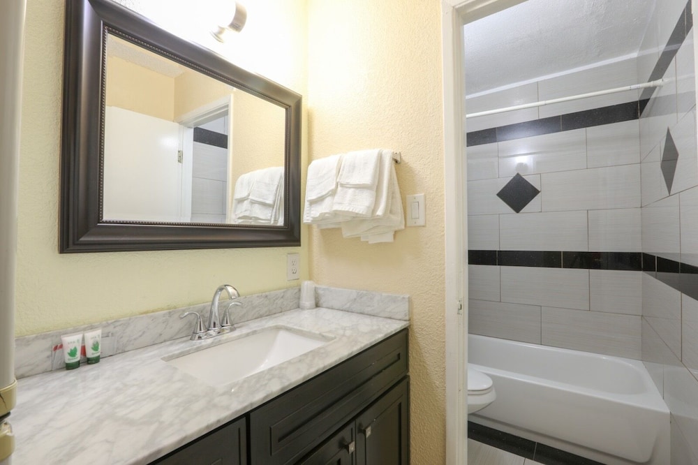 Vallejo Vacations - Motel 7 - Property Image 37