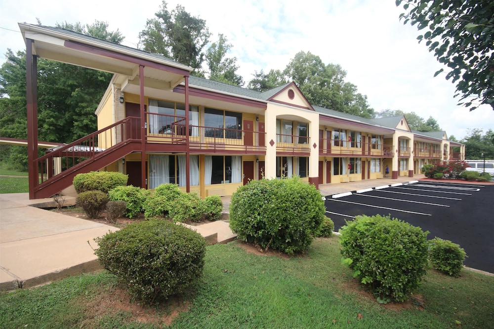 Knights Inn Pilot Mountain