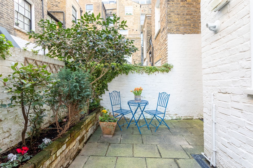 outdoor bbq area