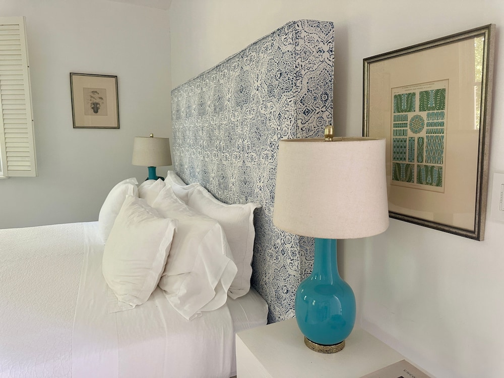 Hibiscus Hill Cricket Pavilion - Retreat Near Pink Sand Beach 2 Bedroom Cottage