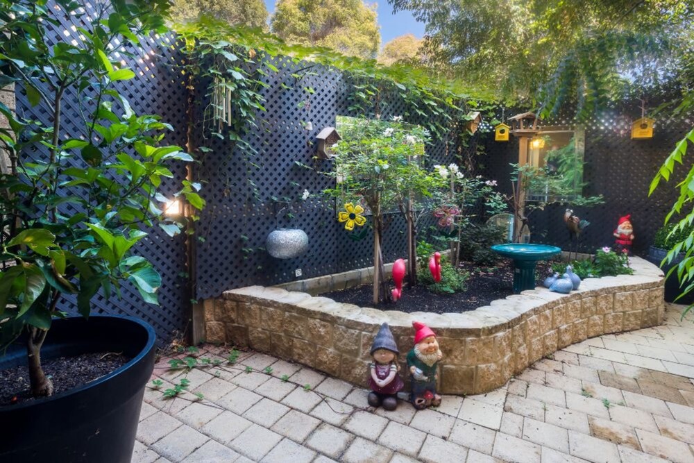 Character 3 Bedroom Home With Pool and Balcony