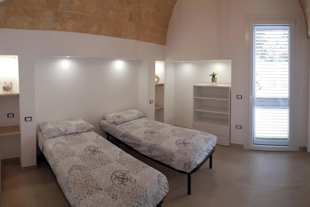 Villa Pescoluse With Pool and Sea View