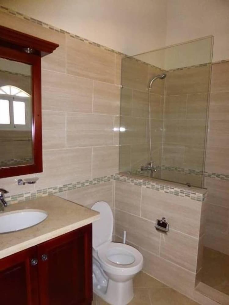 Touch of Elegance! 6 Bedroom Near the Beach