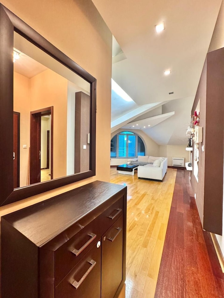 Rooftop Elegance Suite