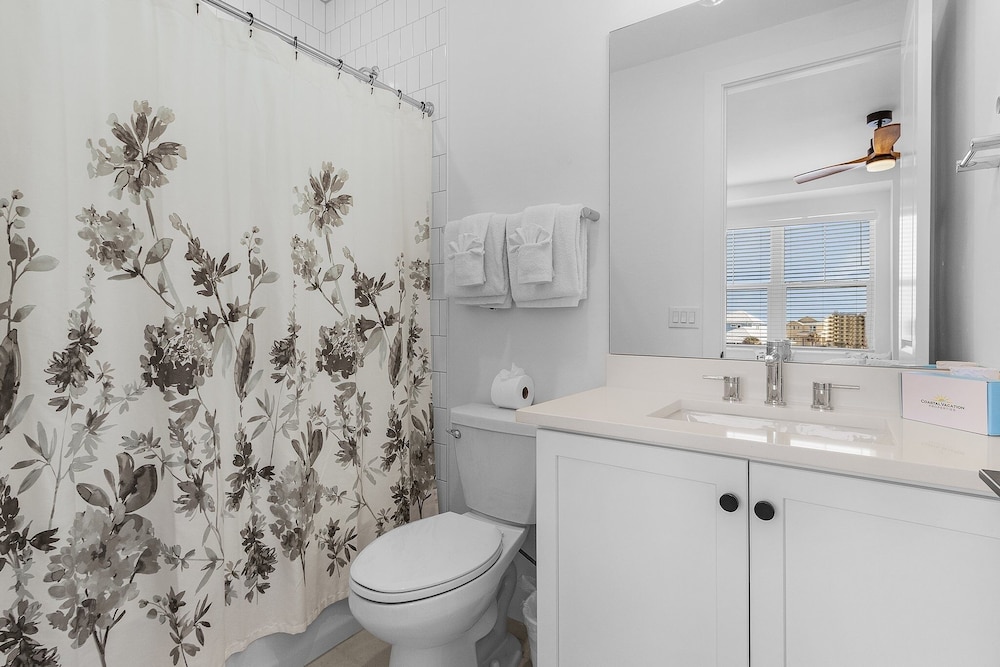 118 Fairweather Ln - Brand New 4 Bed+den/4.5 Bath Home W.hot Tub 4 Bedroom Home