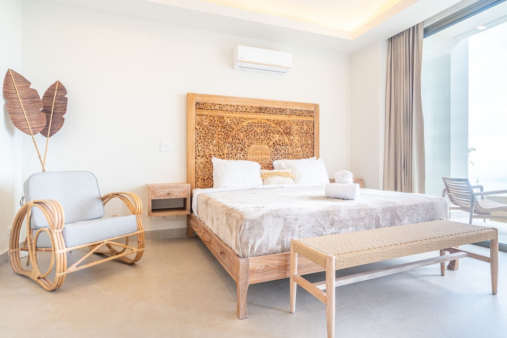 Tropical Oceanview Retreat 11br for 27 Guests