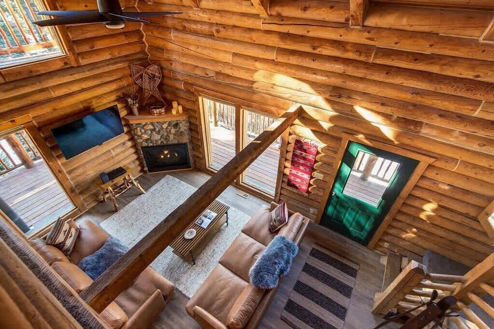 Private Luxurious Cabin w spa Near Breckenridge