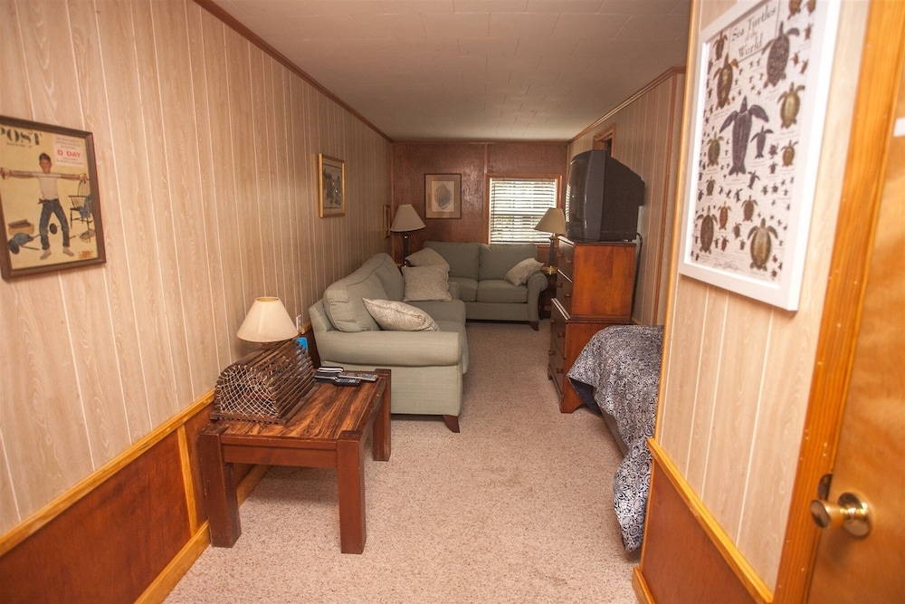 Native Sun 2 Bedroom Cottage by RedAwning