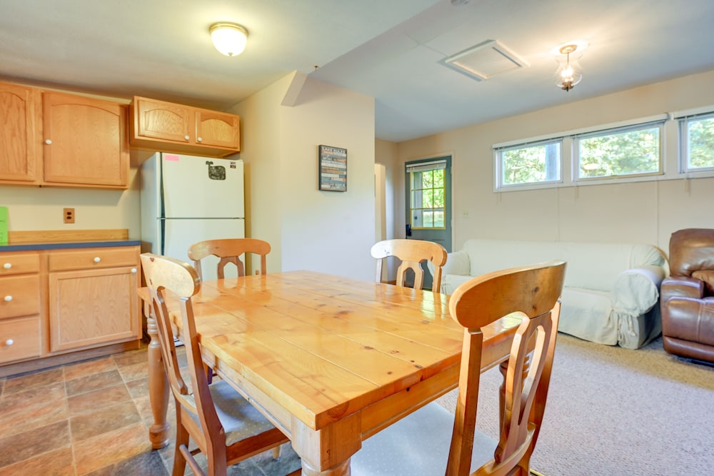 Orlando Vacations - Northern Michigan Vacation Rental on Crooked Lake! - Property Image 12