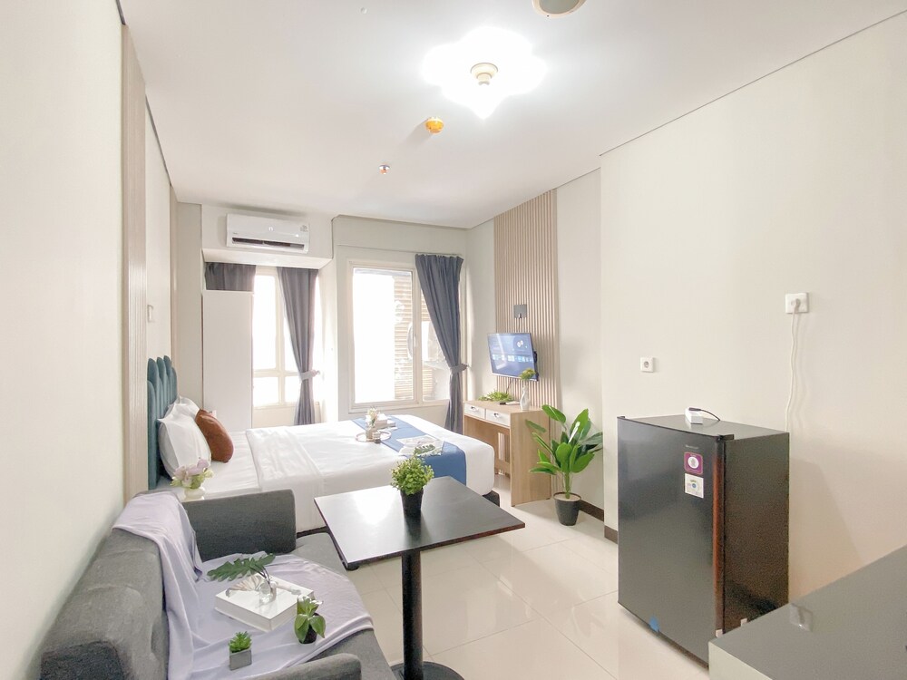 Best Furnished Studio At Nifarro Park Apartment