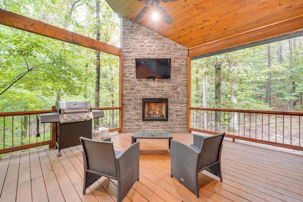 Fire Pit & Hot Tub: Couples Retreat in Broken Bow