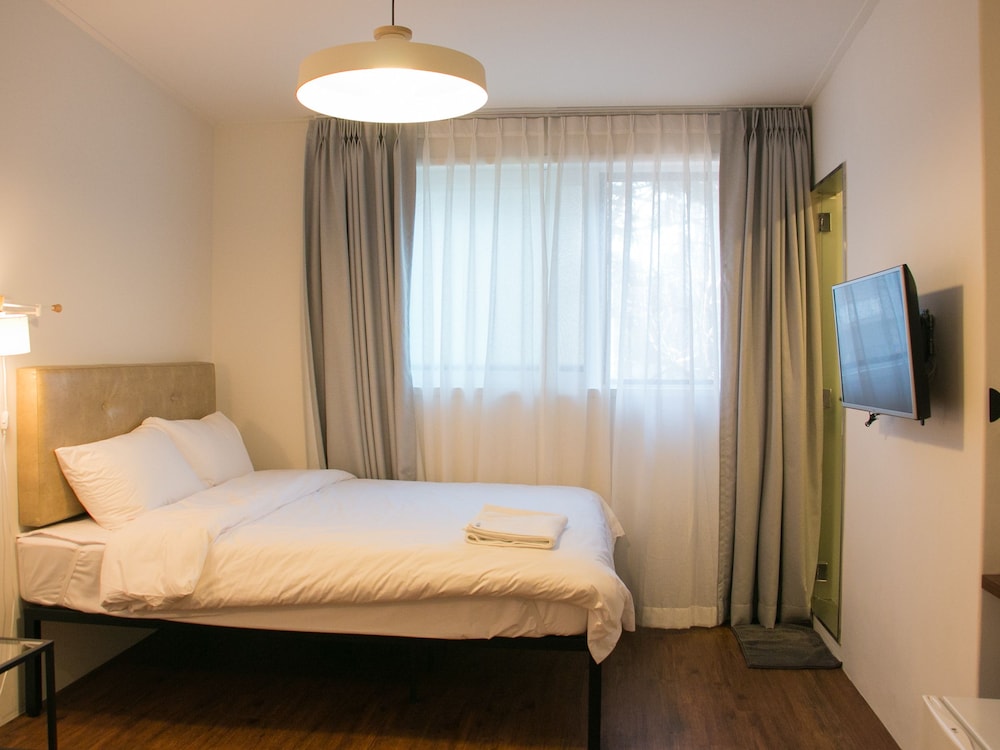 Hi Jun Guesthouse