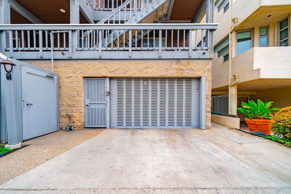 Luxury Oceanfront Condo With Private Beach Access