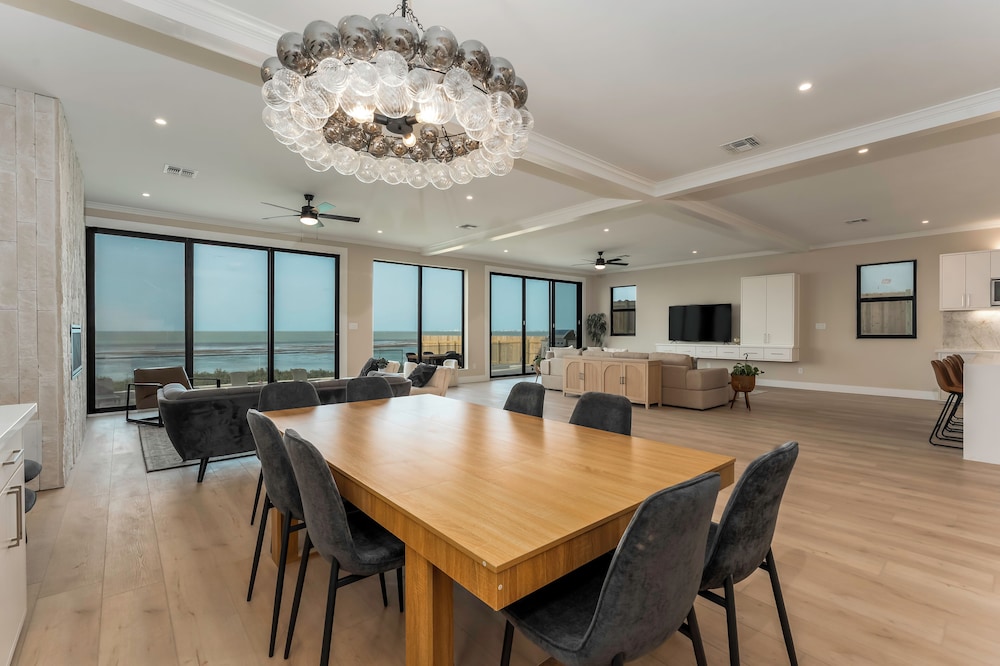 Spacious Bay