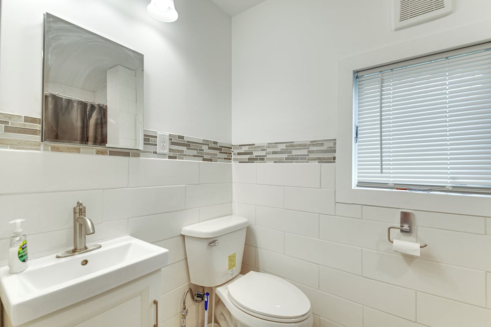 < 1 Mi to Main St: Quiet Apartment in Galesburg!