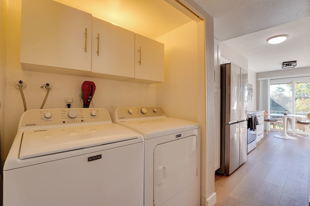 9 Mi to Downtown Tempe: Condo w/ Pool Access