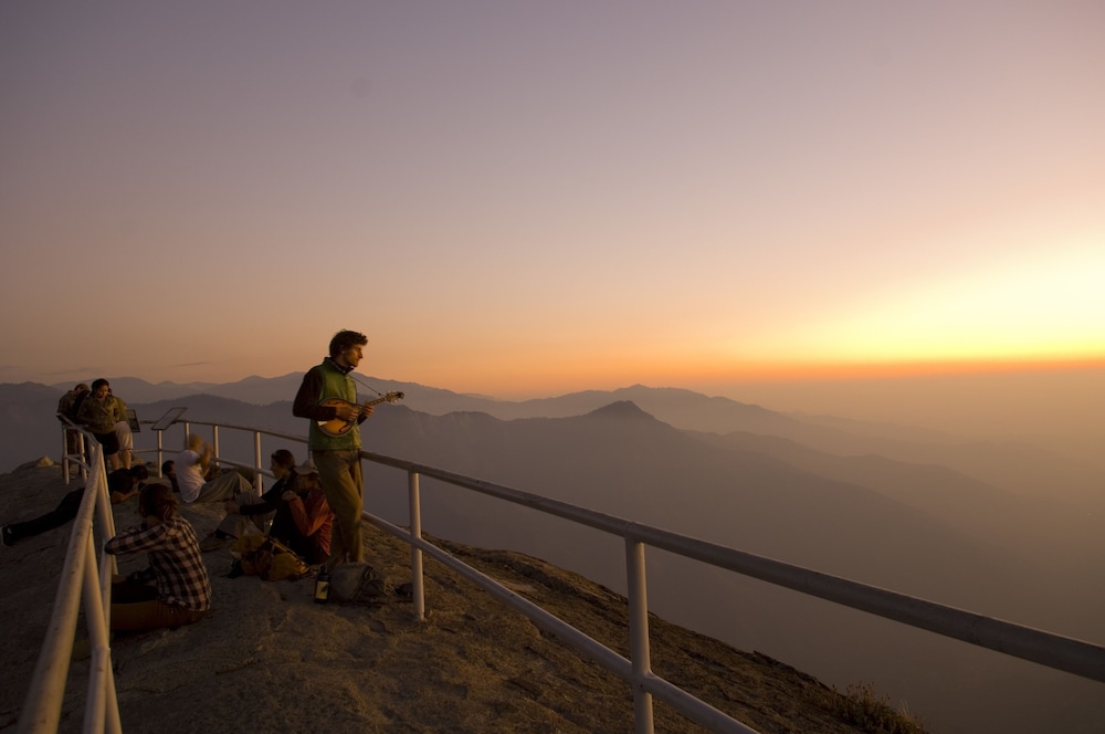 Three Rivers Vacations - Wuksachi Lodge - Property Image 4