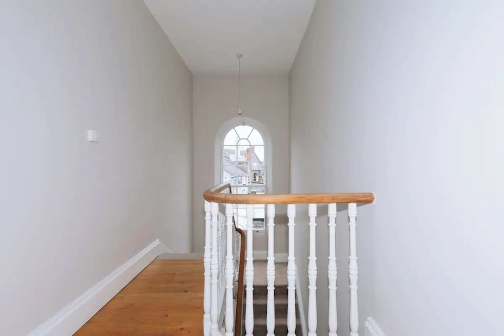 Chic & Characteristic 2BD House - Irishtown