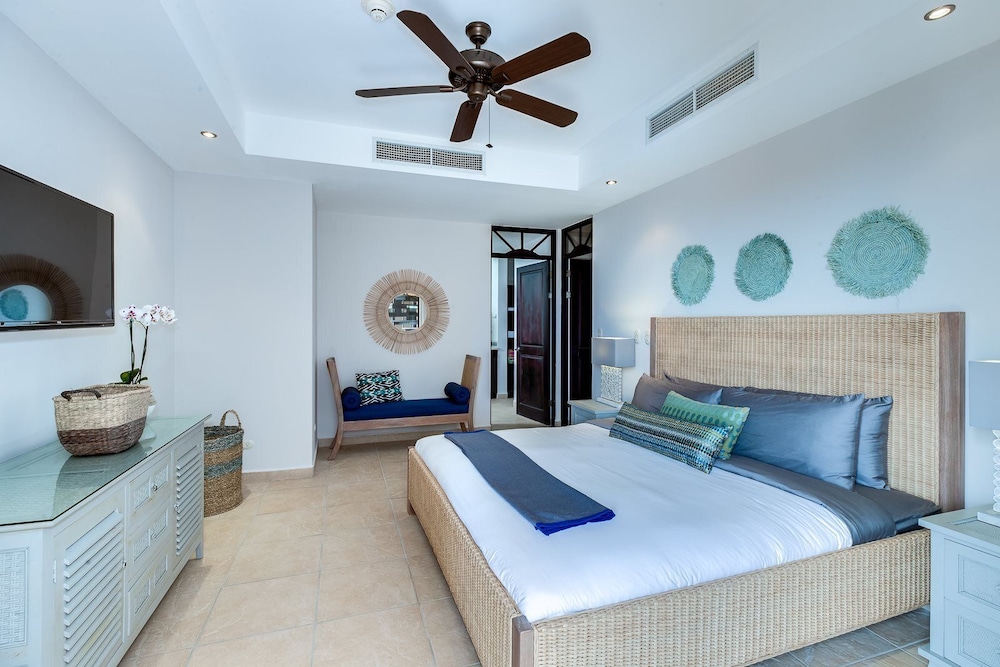 Perfect Oceanfront Retreat for Your Family view 3