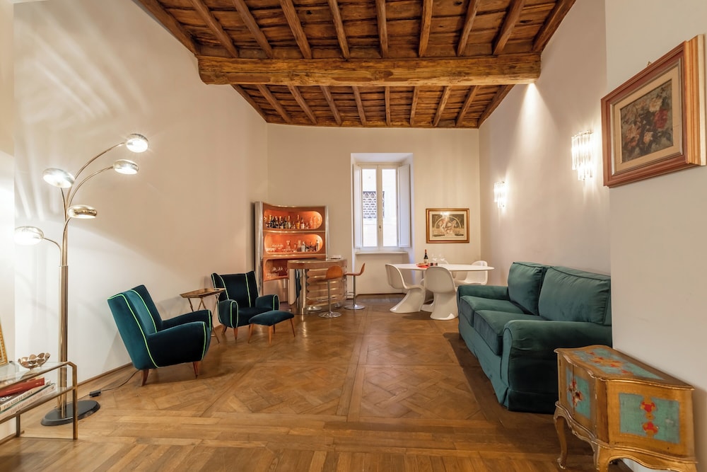 Via Giulia Apartments