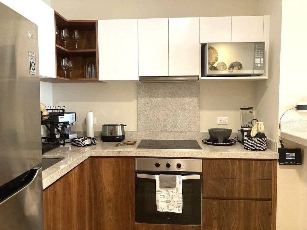 2 BR Amazing Pool Top Amenities Wifi 2FL Gym