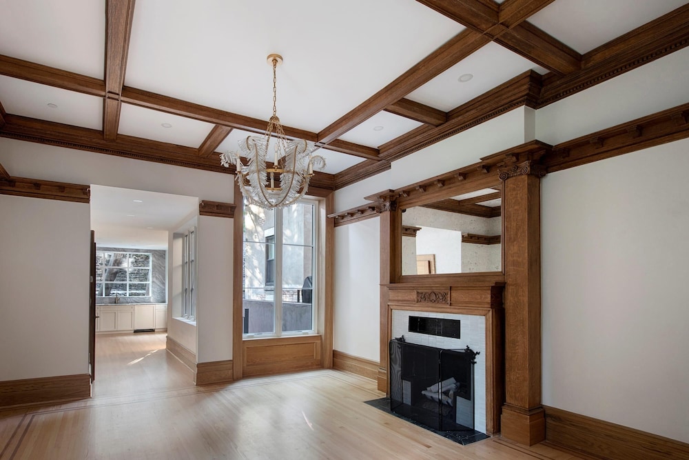 Hamilton by Rove Travel 4BR TH w Outdoor Spaces