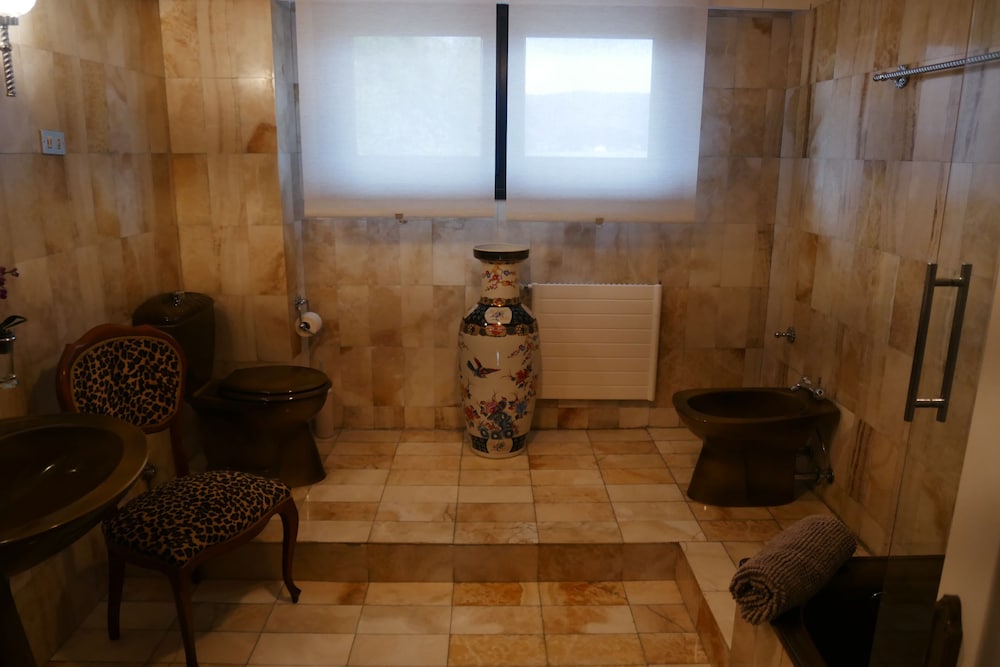 KH Lezama Suites