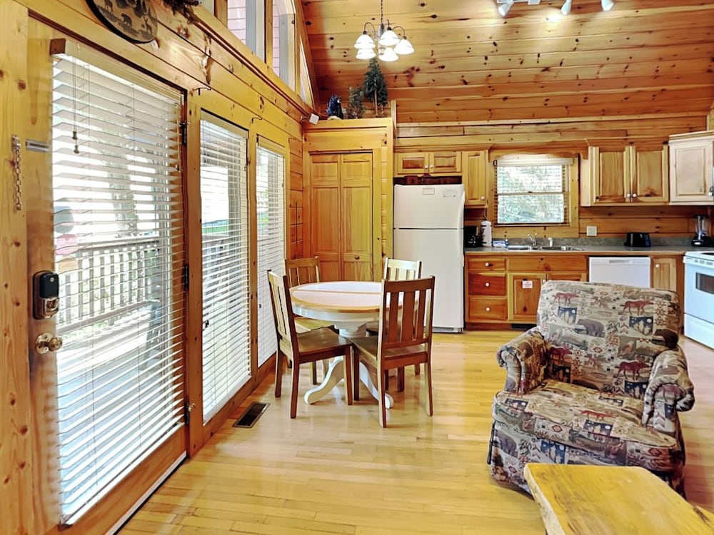 Hugs 'N Kisses by Jackson Mountain Rentals