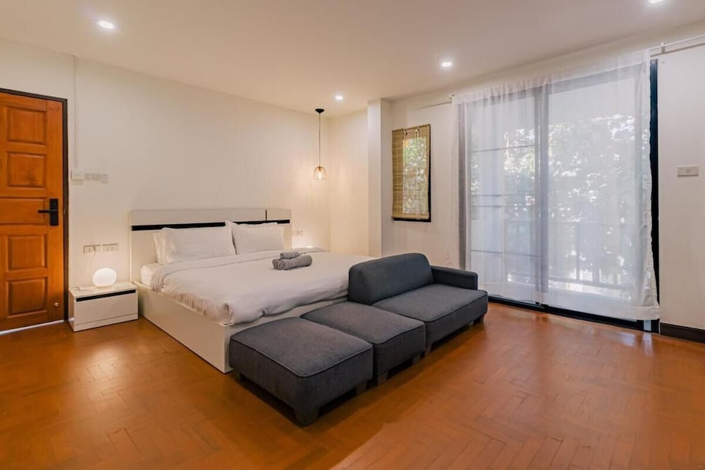 Modern Family House - 4 Bedrooms 5 Mins From Old Town With Gallery - Deja Home
