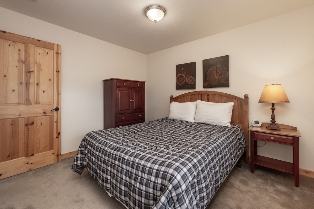 102 Willows Way 3 Bedroom Townhouse by RedAwning view 2