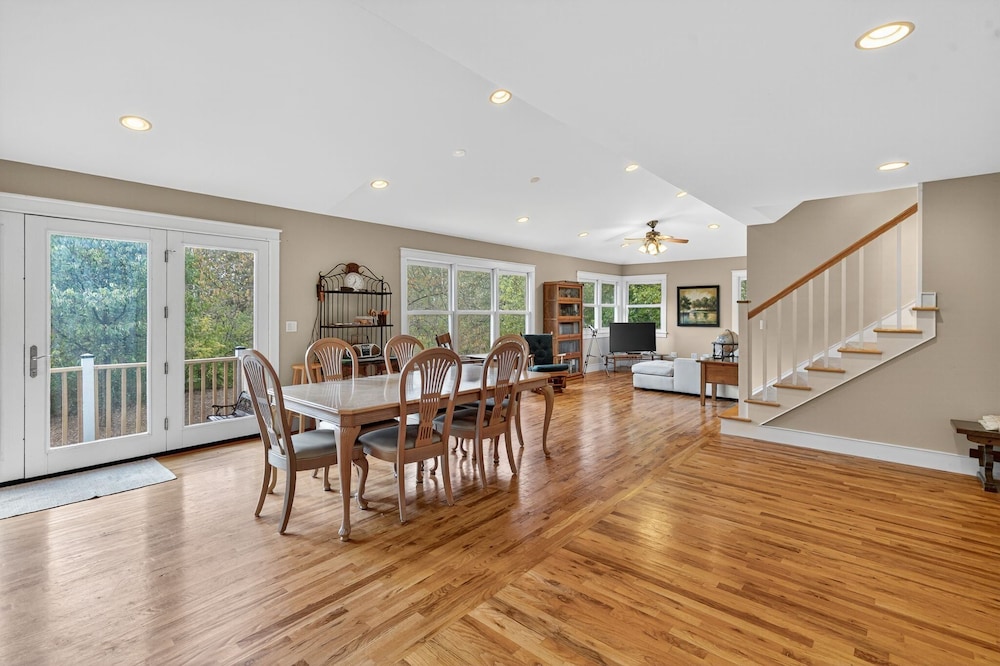 Secluded Woodland Retreat Near Starved Rock Park 4 Bedroom Home