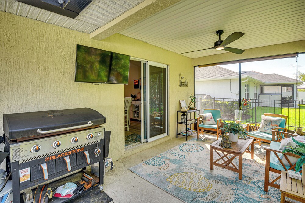 10 Mi to Ocean: Home w/ Lanai in Ormond Beach!