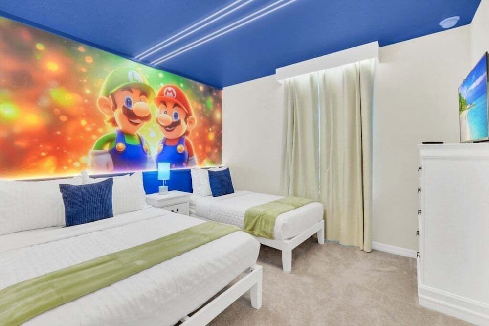 The Cutest Tonwhome & Private Splash Pool! 5 Bedroom Townhouse