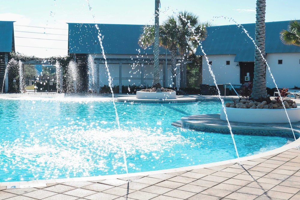Arcade, Bar, Prominence Resort Pool and Gym Access, Close to Beach Sea Happy