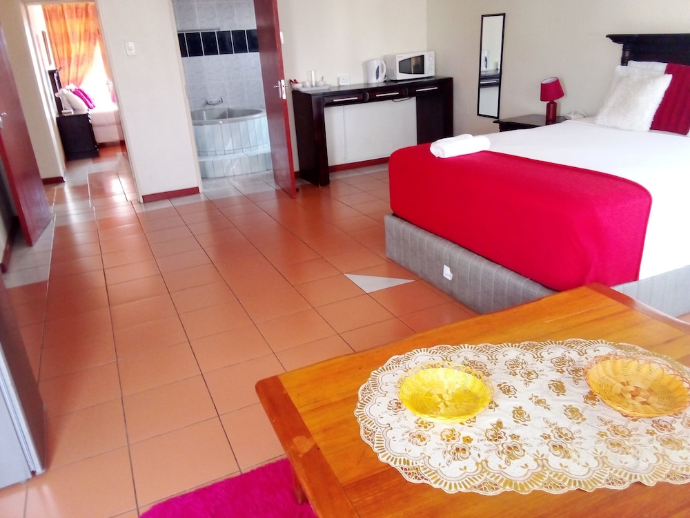 The Haven Guest house Thembelihle view 4